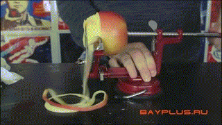 Быстро очищает яблоки и сразу режет на колечки