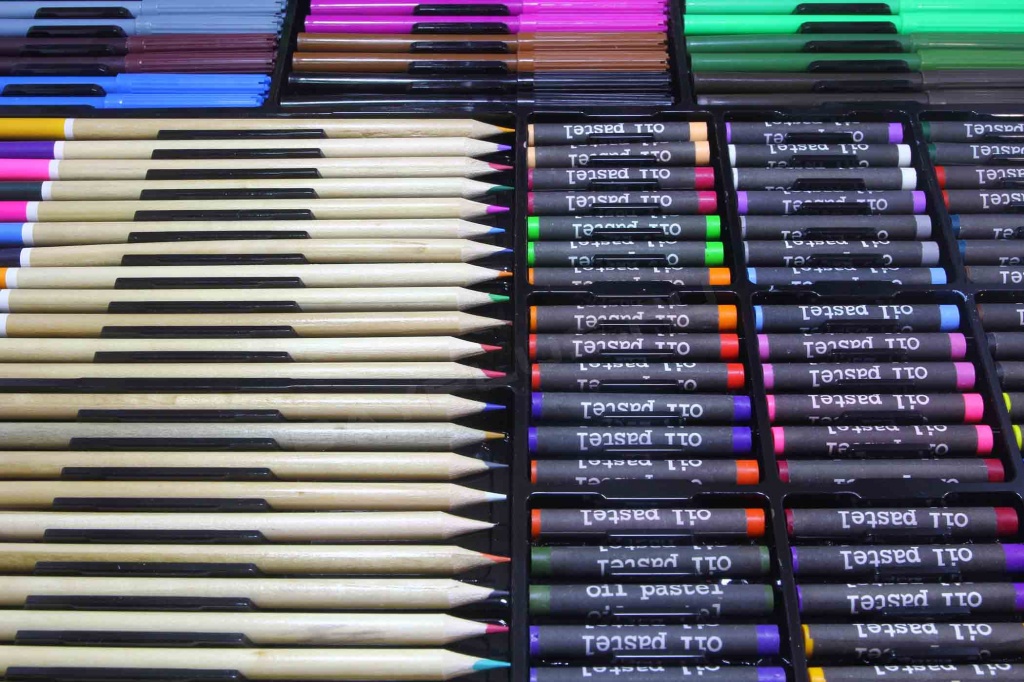 цветные карандаши и пастель