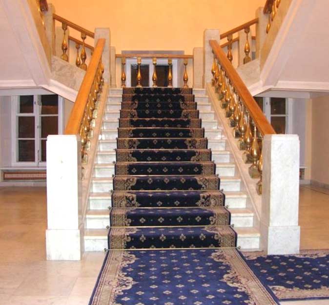 Шерстяные ковры компании Floare Carpet ( Флоаре карпет) уже более 40 лет известны на нашем рынке и пользуются заслуженной положительной репутацией. Качество изготовления соответствует самым высоким мировым стандартам. 