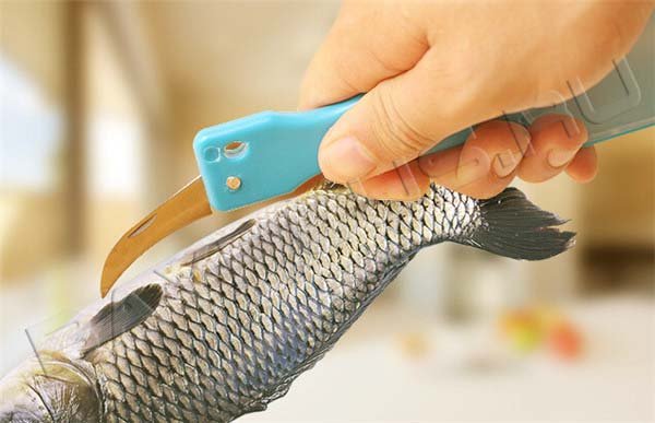 Нож для очистки рыбы с контейнером